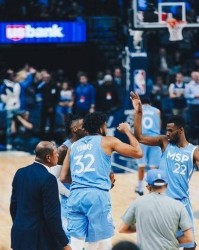  快船双星合砍80分力克爵士  