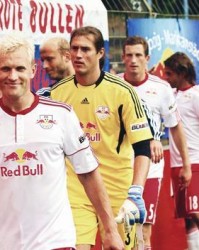  莱比锡红牛与拜仁慕尼黑争夺欧冠资格白热化  