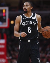  霍勒迪致命抢断雄鹿一分险胜篮网