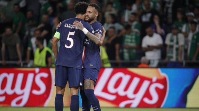  斯特拉斯堡核心染红引发十人苦战  