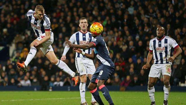  纽卡斯尔爆冷击败曼城，终结蓝月十二连胜  